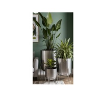 Jardinière décorative en métal massif 2026, idéale pour les longs balcons ou les jardins de terrasse pour cultiver des herbes, des plantes à fleurs ou des légumes-feuilles