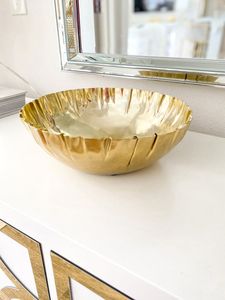 Tazón de postre de metal brillante para chocolate y dulces, ideal para uso en eventos, exhibición de restaurante y presentación de mesa elegante - Product Image 3