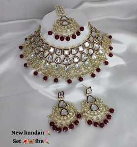 Nouveau design plaqué or traditionnel goutte perle et pierre cloutée boucle d'oreille Mangtika collier ras du cou ensemble et ensemble de bijoux pour femmes - Product Image 3