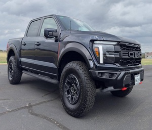 LISTO PARA ENVIAR: Ford F-150 Raptor 2022 con Motor V8 Supercargado de 720 HP, Tracción en las Cuatro Ruedas y Estándar de Emisiones EURO VI - Product Image 1