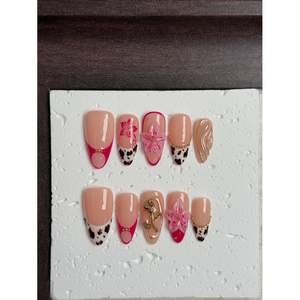 Femme Feline Press-On Nail Art, design élégant de chat pour femmes - Product Image 3