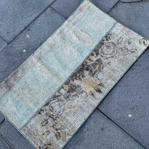 Alfombra Pequeña Vintage, Alfombra Turca de 1.8x2.6 pies, Alfombra de Lana Azul con Diseño de Patchwork - Product Image 2