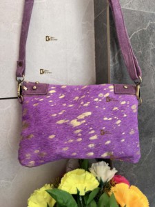 Sacs à main en cuir de vachette décontractés de vente chaude avec décoration de gland et de lettre nouveau design sac à provisions chaud en fourrure métallique - Product Image 3