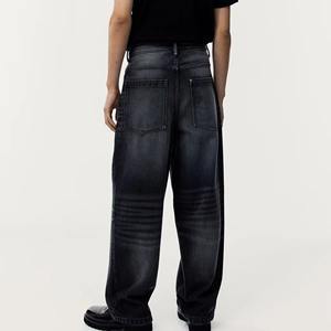 กางเกงยีนส์ผู้ชายทรงตรงเอวสูง มีกระเป๋า 2 ช่อง ล้างสีซีดแบบซันเฟด ผลิตด้วยเทคนิค OEM ทรงแบ็กกี้ - Product Image 3