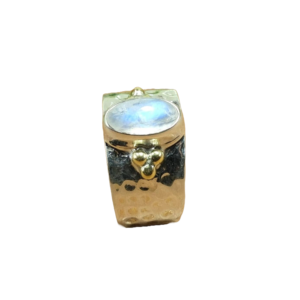 Anillo de Piedra Lunar Arcoíris Fuego Azul, Anillo Martillado de Plata de Ley 925 con Detalles en Latón, Joyería de Piedra Lunar, Regalo para Mujer - Product Image 1