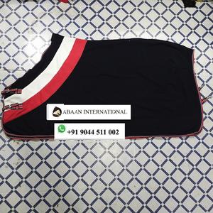 El más nuevo equipo para caballos, venta al por mayor, alfombras de lana para caballos con correas para el vientre, relleno de algodón de bajo costo en la India - Product Image 1