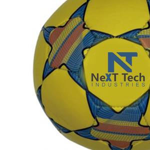 Balón de entrenamiento de fútbol de Next Tech Industries Material de PU para fines de entrenamiento con diseño personalizado y logotipo personalizado - Product Image 4