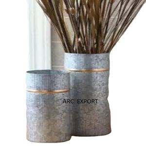 Ensemble de décoration dernier cri de 2 pots à fleurs galvanisés de tailles différentes, décoration en métal unique, vase à fleurs standard - Product Image 1