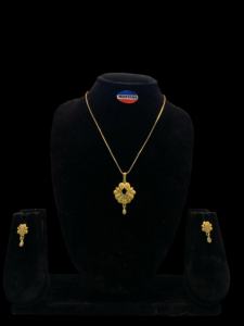 Collier en laiton à la mode Montana Micro-Set en cuivre plaqué laiton Pierre naturelle Coeur Classique Pendentif Notre-Dame pour femme - Product Image 2