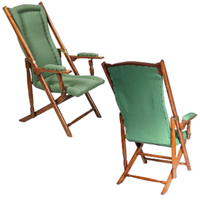 Ce canapé-lit pliable en teck massif et mousse moelleuse est parfait pour se détendre sur la terrasse ou à la plage.
