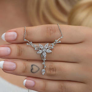 Pendentif Fleur en Or 14 carats Plaqué Rhodium avec Diamant Zircon pour Cadeau de Mariage - Nouvelle Tendance : Couronne en Or Rose et Perle pour Cadeau de Mariage - Product Image 2
