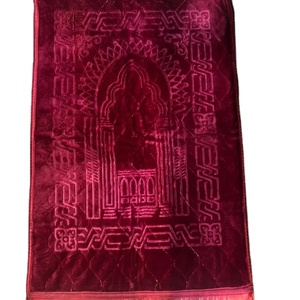 Alfombra de oración de alta calidad, alfombra de oración cómoda con patrón bellamente impreso, precio al por mayor, alfombra de oración de viaje portátil - Product Image 1
