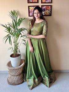 ชุดยาว anarkali ที่ทันสมัยสำหรับผู้หญิงสีเขียวที่น่าตื่นตาตื่นใจผ้าจอร์เจียเทียมงานปักตามลำดับทำจากผ้าไหมเรยอน-มี - Product Image 3