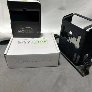 จอภาพ Skytrak และเครื่องจำลองการเล่นกอล์ฟของแท้ใหม่เอี่ยม ความละเอียด 1024x768 - Product Image 1