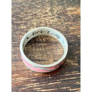 Bague Roger Morgan en argent sterling plaqué rhodium fin avec incrustation de corail rose, design géométrique en forme de poire, taille 9,5 - Product Image 5