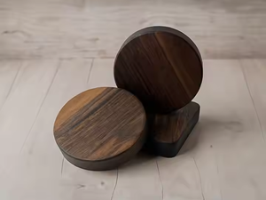 ที่รองแก้วไม้แบบชนบทเป็นมิตรต่อสิ่งแวดล้อมทำด้วยมือมีสไตล์ที่สมบูรณ์แบบสำหรับการรับประทานอาหารที่อาศัยอยู่บาร์วอลนัทที่รองแก้วโดยงานฝีมือเสี้ยว - Product Image 3