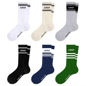 Calcetines deportivos de tubo medio acanalados para hombre y adultos con letras de Jacquard al por mayor de fabricante pakistaní, calcetines atléticos unisex - Product Image 1