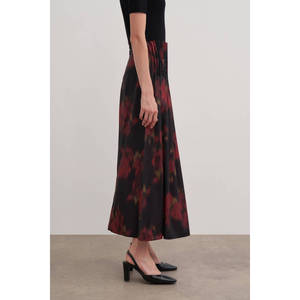 Jupe midi chic à imprimé floral noir - Mélange de soie et de mousseline confortable et respirant - Product Image 3