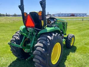 Tracteur John For Deere 3033R d'occasion à vendre - Product Image 6
