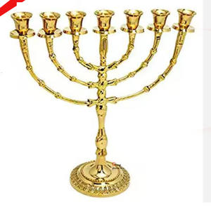 Menorá de siete brazos de acero inoxidable con acabado dorado estilo New Look para el hogar o el templo. - Product Image 1