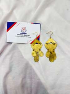 Pendientes de Latón con Patrones Martillados Modernos, Antiguos y Tradicionales - Bañados en Oro - Pedidos al por Mayor - Venta al por Mayor - Hechos a Mano - Product Image 2