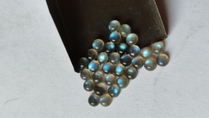 Bleu feu Labradorite indien Cabochon en vrac 8mm pierres précieuses rondes dos plat pierre de lune lisse Cabochon Lot prix de gros - Product Image 2