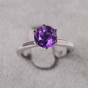 Bague solitaire améthyste à la mode en argent sterling 925 pour femmes taille personnalisée en rhodium disponible pour cadeau de fête d'anniversaire de mariage - Product Image 5