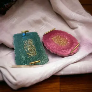 Plateau de service de nourriture en résine avec poignée en métal Forme ronde Conception de la meilleure qualité à faible coût pour la vente Plateau en résine époxy pour la maison - Product Image 2