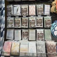 Partenaire de Sourcing Unique pour Supermarchés Thaïlandais, Magasins de Détail, Textiles de Maison, Rideaux de Douche Imprimés et Rideaux Occultants - Photos en Magasin