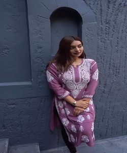 Fusion de mode: Style pakistanais Salwar Kameez - Fusion de styles traditionnels et modernes, créant une mode chic et élégante - Product Image 1