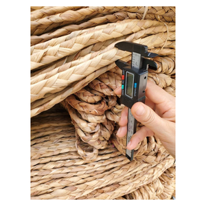 Cuerda de jacinto de agua trenzada tejida a mano vietnamita para uso de decoración interior, artesanal y de muebles respetuosos con el medio ambiente - Product Image 1