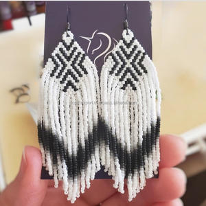 Boucles d'oreilles à la mode pour femmes Look Royal Drop Down Lime Boucles d'oreilles en perles légères Bijoux de mode Boucles d'oreilles par RF Crafts - Product Image 1