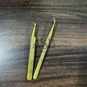 Pince à épiler pour extensions de cils en acier inoxydable doré mat, lisse, incurvée, précise, durable, outil de beauté, impression de logo personnalisée, service OEM - Product Image 1