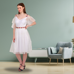 Vestido de noche de tul blanco elegante hecho a mano para mujer correas adornadas florales y mangas con volantes para fiestas informales de fin de semana - Product Image 2