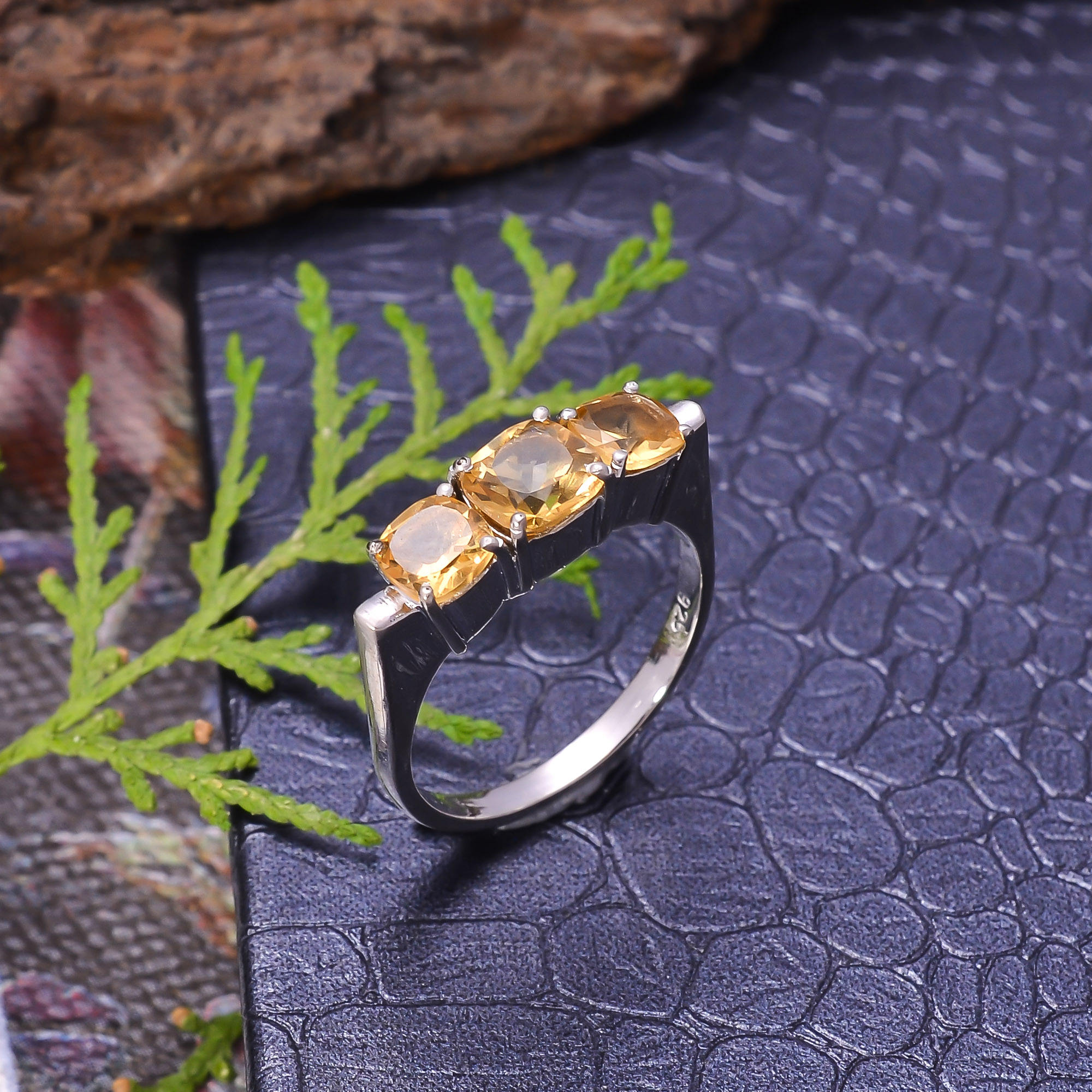 สีเหลือง