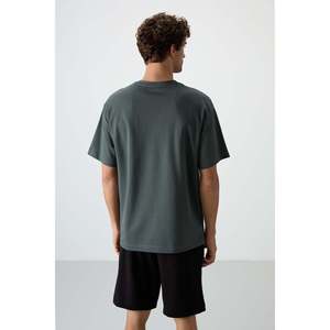 เสื้อยืดพิมพ์ลายทรงโอเวอร์ไซส์สีกากีสำหรับผู้ชาย Air Jones ผ้าฝ้ายเนื้อหนา สไตล์ลำลองแนวสตรีทสำหรับใส่ในชีวิตประจำวัน - Product Image 5