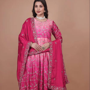 Robe de mariée indienne de créateur, robe Anarkali en soie Chinon avec fonction de séchage rapide pour les occasions festives - Product Image 1