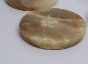 Posavasos de piedra de mármol personalizado de lujo al mejor precio, tapete y almohadillas redondas blancas y amarillas para bebidas - Product Image 3