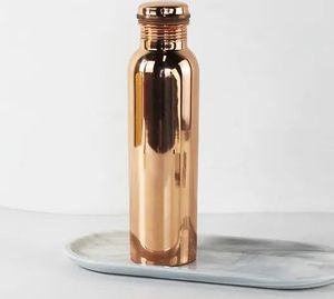 Auténtica botella de agua Ayurvédica de cobre de 500ml a prueba de herrumbre con beneficios antimicrobianos naturales Diseño tradicional para la hidratación - Product Image 3