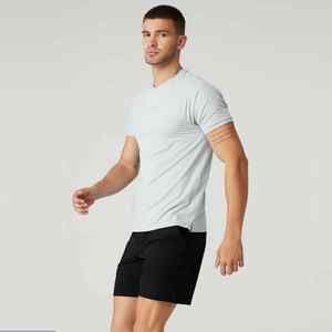 Fourniture OEM Ensemble t-shirt et short en coton pour hommes Design simple T-shirt à manches courtes en tissu doux avec short décontracté Logo personnalisé - Product Image 2