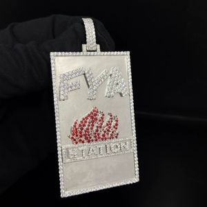 Pendentif unisexe en acier inoxydable avec lettres personnalisées en diamant CZ, style hip-hop - Product Image 1
