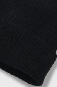 Sombrero acanalado acogedor para todas las estaciones Accesorio de ropa de calle de moda Gorro de invierno cómodo y elegante - Product Image 4