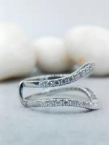 Lujoso anillo de diamante de moissanita de plata 925 personalizado y oro blanco Pave ajuste regalo de compromiso para esposa - Product Image 5