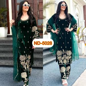 Pantalon haut en viscose velours design élégant et filet papillon Dupatta avec broderie lourde idéal pour les mariages et les célébrations de filles - Product Image 2