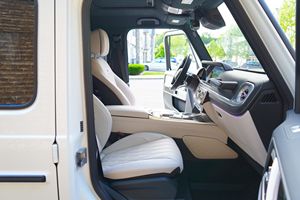 2025 Mercedes-AMG G63, Bajo Kilometraje, Caja de Cambios Automática, Volante a la Izquierda, Neumáticos R20, Estado Oscuro - Product Image 2