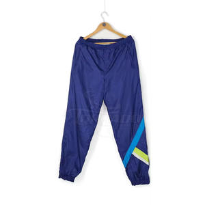 ชุดกันลมสำหรับผู้ชาย พิมพ์โลโก้ได้ตามต้องการ กันน้ำ เป็นมิตรกับสิ่งแวดล้อม ระบายอากาศได้ดี น้ำหนักเบา ผ้าฝ้าย 100% ลายเรียบ - Product Image 3