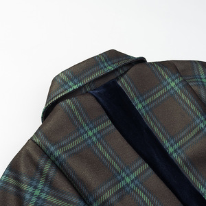 Custom Womens Britse Stijl Advocaat Check Tweed Jas Dubbele Rij Knopen Mid Lengte Revers Kraag Custom Wollen Blend Jas Groothandel - Product Image 4