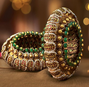 Bracelets en laiton exquis faits à la main avec des perles et des détails en rubis. Haute qualité. Disponible à prix de gros. - Product Image 1