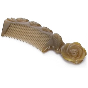 Peignes à cheveux en corne faits maison Peigne à cheveux en corne naturelle élégante Meilleure qualité Peigne à cheveux indien fait à la main pour femmes Peigne en corne naturelle en agate - Product Image 1