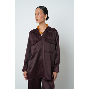 เสื้อเชิ้ตสีพื้นสำหรับผู้หญิง แต่งกระดุมสีทอง พร้อมกระเป๋าคู่ คอลเลคชั่นดีไซเนอร์ - Product Image 2